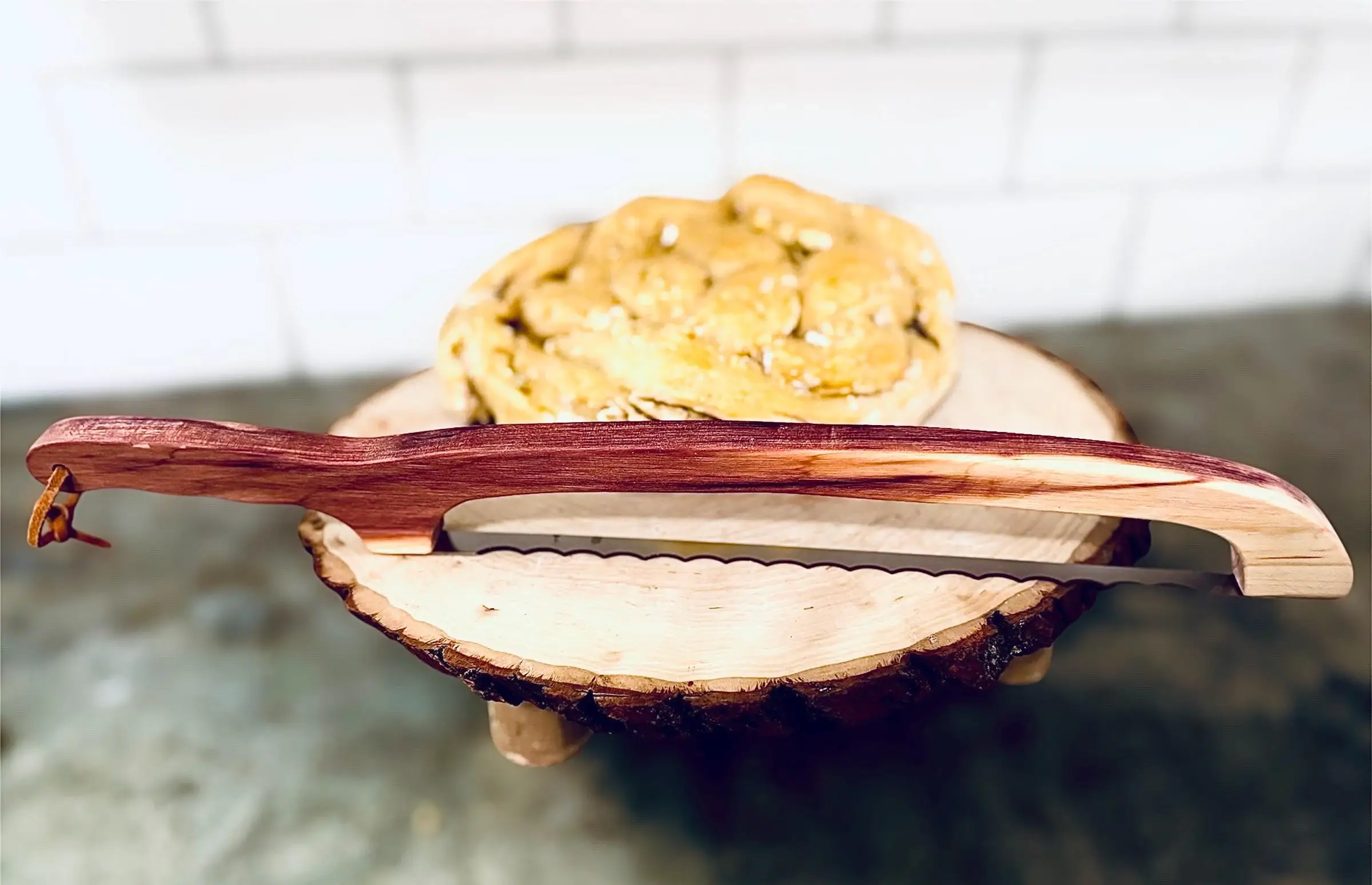 Pagel & Sons - Vente Couteau de cuisine/multi-usage - Couteau à pain artisanal en bois de noyer dentelé pour pain au levain5