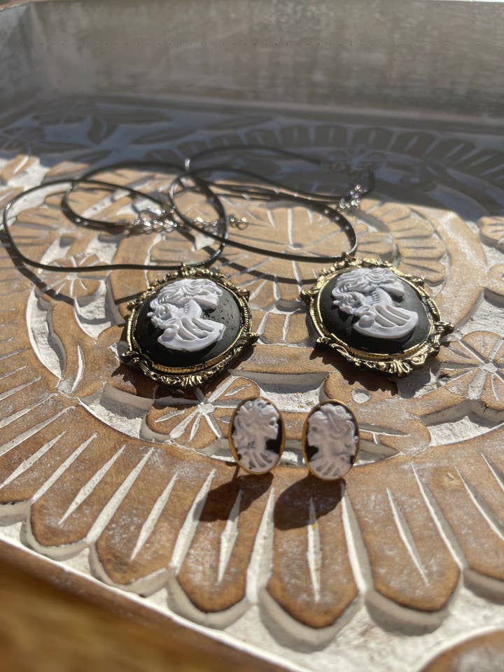 Vintage-Goth| Ghost Lady| Skeletal Lady| Vintage| Gotisch für den Großhandel von Aviella Creations