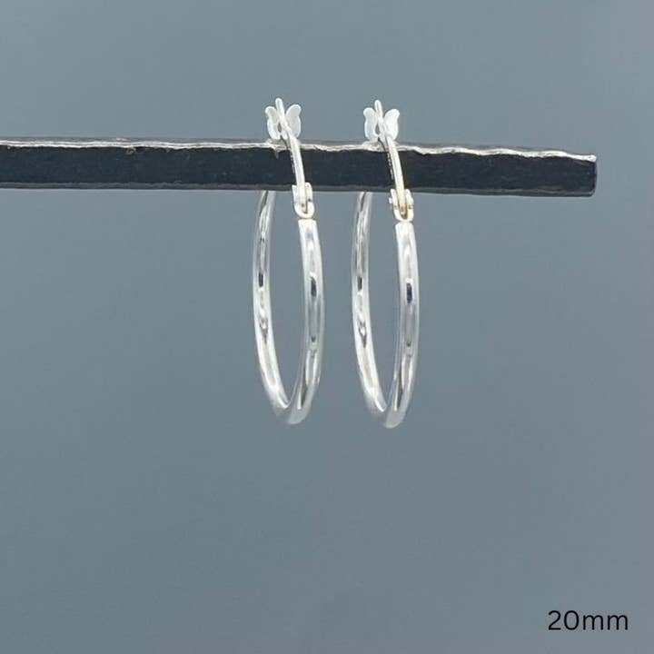 Something Silver - Vendita all'ingrosso Orecchini a cerchio - Orecchini a cerchio con chiusura francese in argento sterling da 1,5 mm5