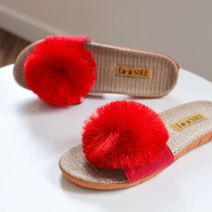 La-a SOLE - Vente Claquettes – femme - Slides Pom Pom – Rouge | Sandales d'été à enfiler pour femmes3