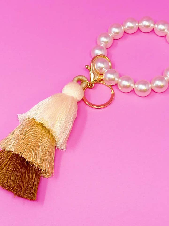 Porte-clés à pampilles en perles Classy Girl pour la vente par Divine Coast Boutique