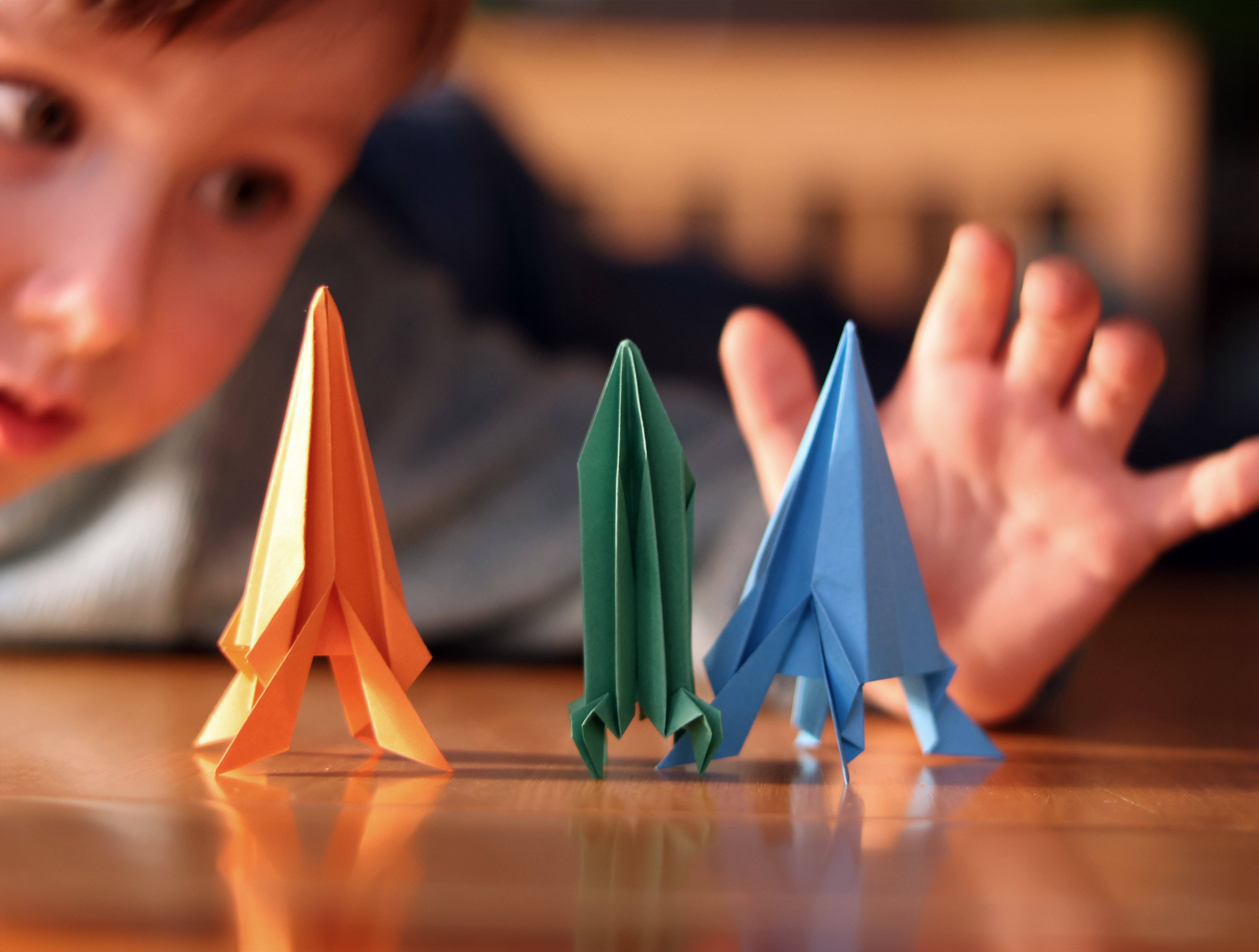 Pikkii – wholesale DIY craft kit – Child – Flying Paper Rockets | DIY Rocket Kit | Screen-Free Gift6