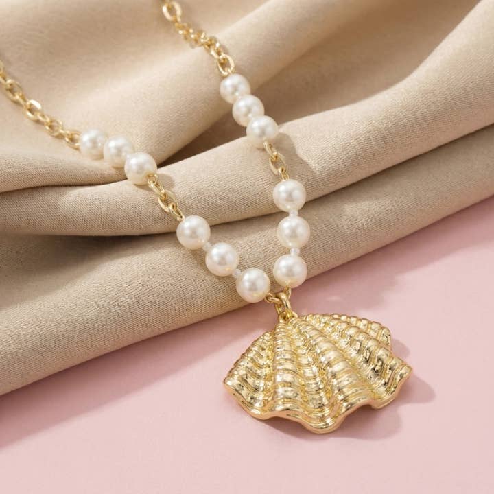Large Sea Shell Pendant Pearls And Chain Necklace for wholesale by The Looks by Fame Accessories