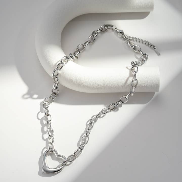 COSMOS - Wholesale Pendant/Charm Necklace - Stainless steel heart necklace