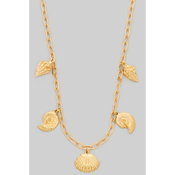 COLLIER CHAÎNE AVEC CHARMS EN COQUILLAGES VARIÉS pour la vente par Girly