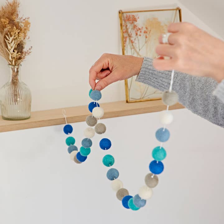 The Paper High Gift Company Limited – wholesale Bunting/garland – Handmade Multicoloured Felt Ball Garland