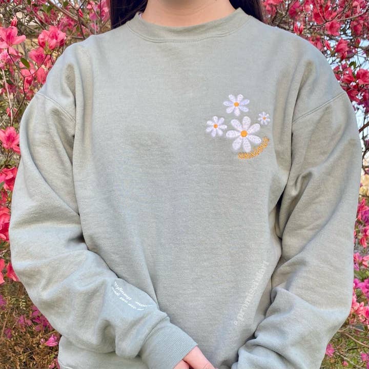 pull ras du cou brodé anxieux affirmation, col ras du cou sauge pour la vente par Promiseful Art