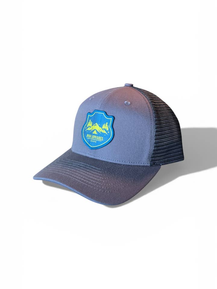 Cappello da camionista Pacific Northwest Mountain per la vendita all'ingrosso da parte di PNW Apparel