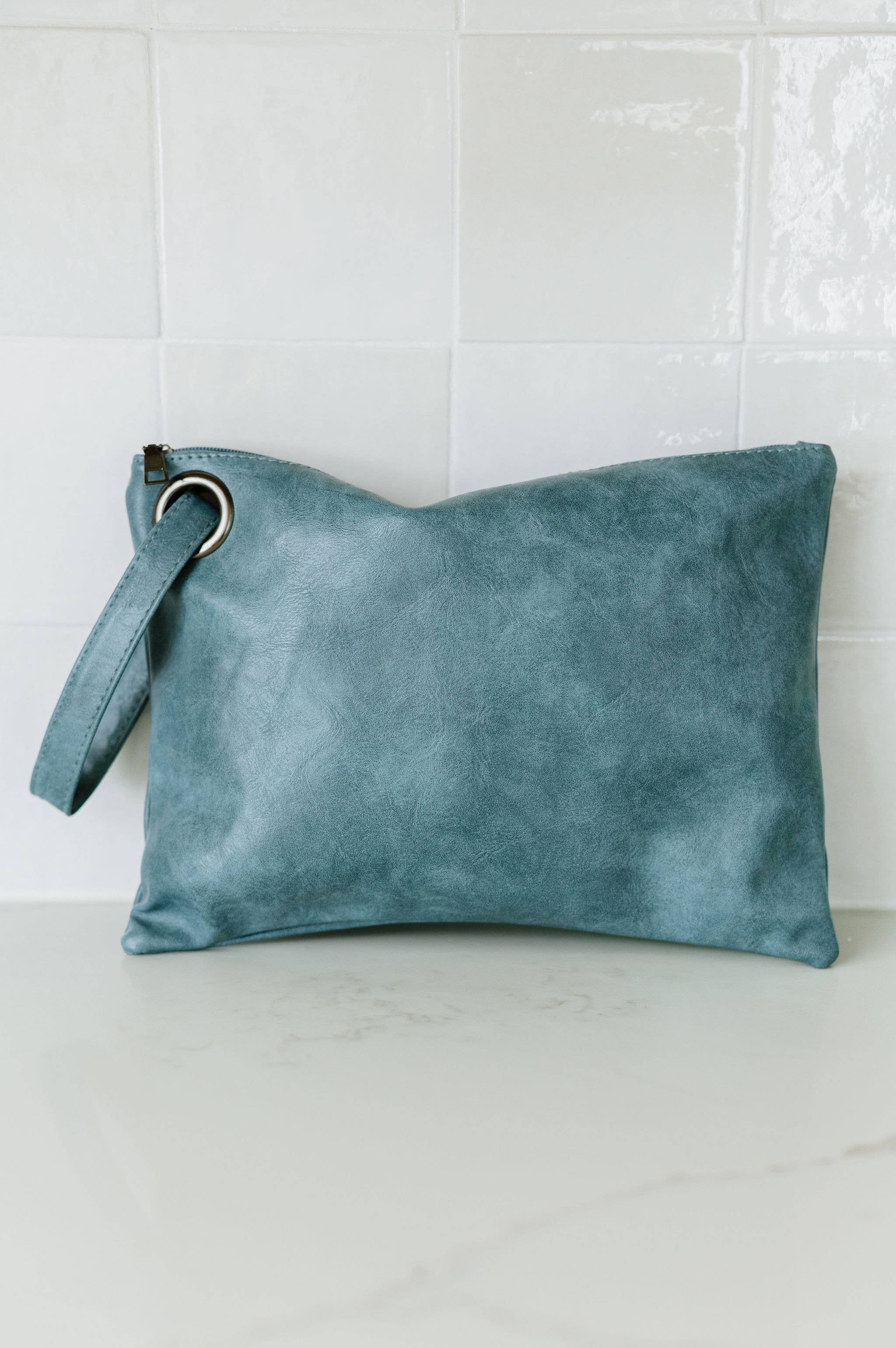 modern and chic - Wholesale Clutch Bag - Women's - Alexa Oversized Travel Clutch5