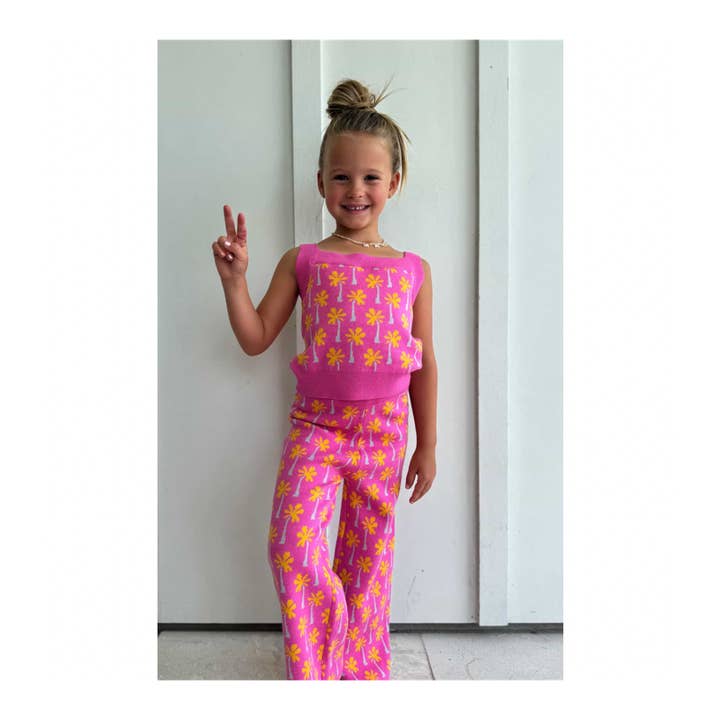 Ensemble en maille avec haut et pantalon imprimé palmier rose pour la vente par Three Wildflower Designs