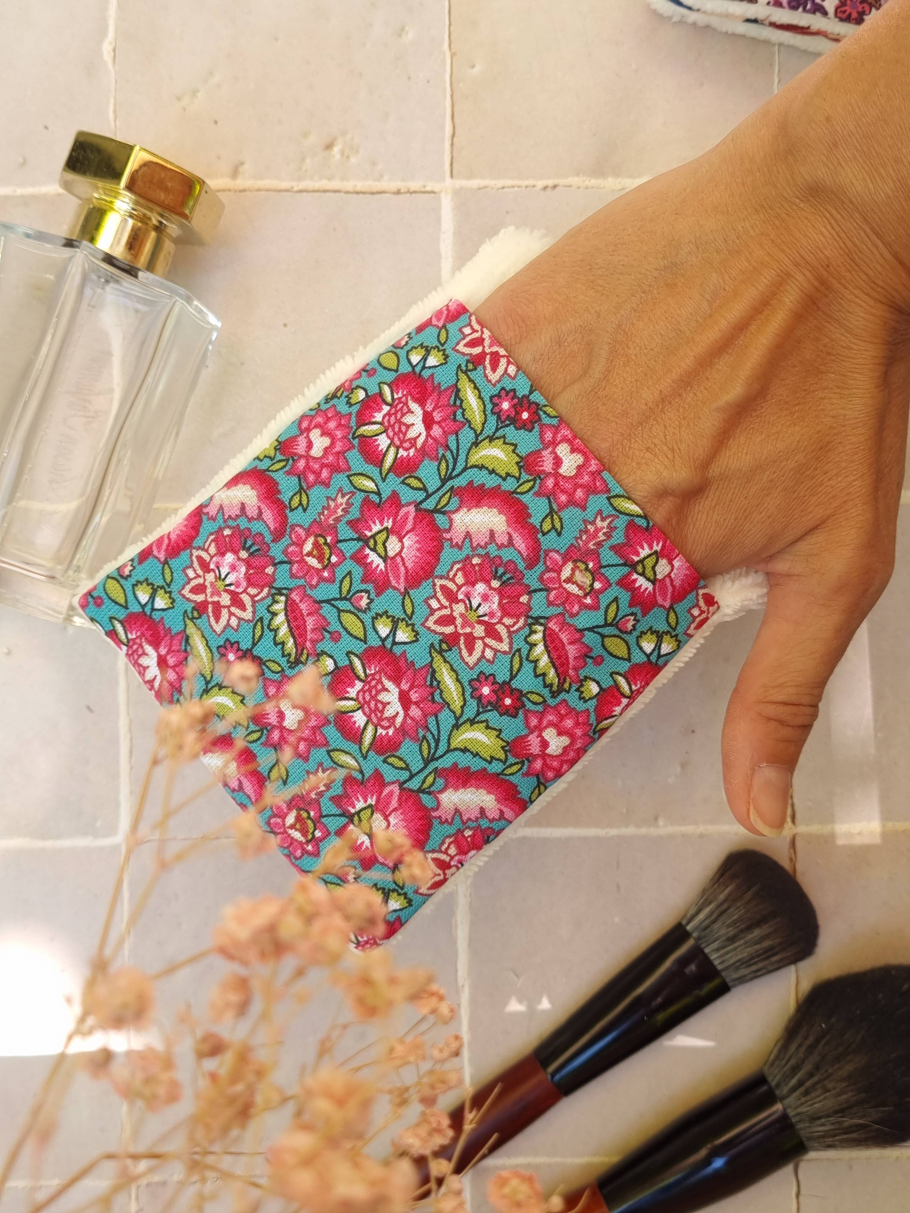 Alice et Jeanne – wholesale Exfoliating gloves/mitts – Mini glove for sensitive skin Léa1