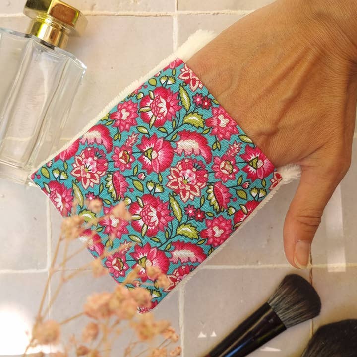 Alice et Jeanne – wholesale Exfoliating gloves/mitts – Mini glove for sensitive skin Léa1