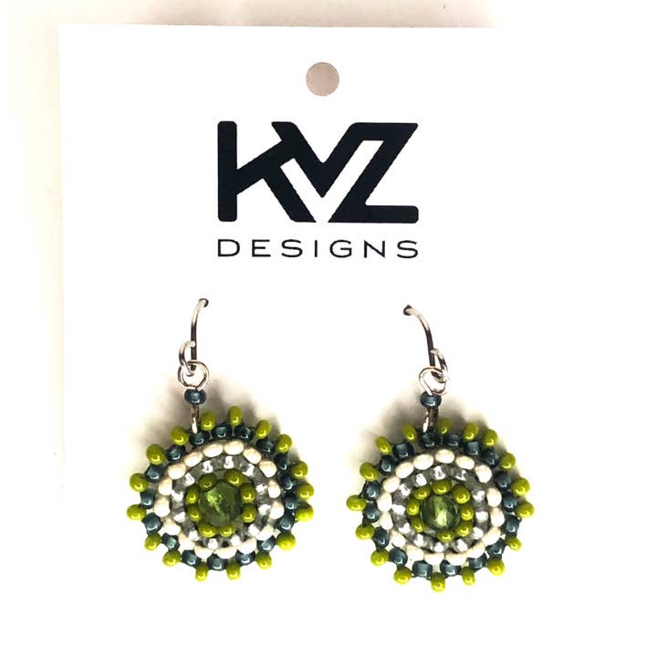 Kleine Blume Starburst Tropfenohrring mit Perlen - Grasland für den Großhandel von KVZ Designs