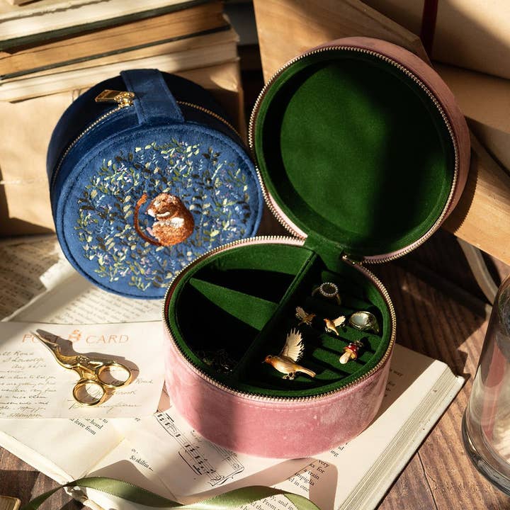 Fable England - Venta al por mayor Joyero/organizador de joyas - Joyero FABLE Chloe Dormouse, azul marino