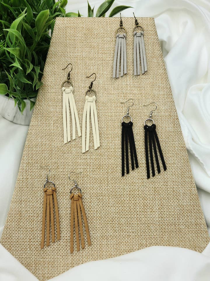 Boucles d'oreilles en cuir à franges pour la vente par Elly Kate Designs