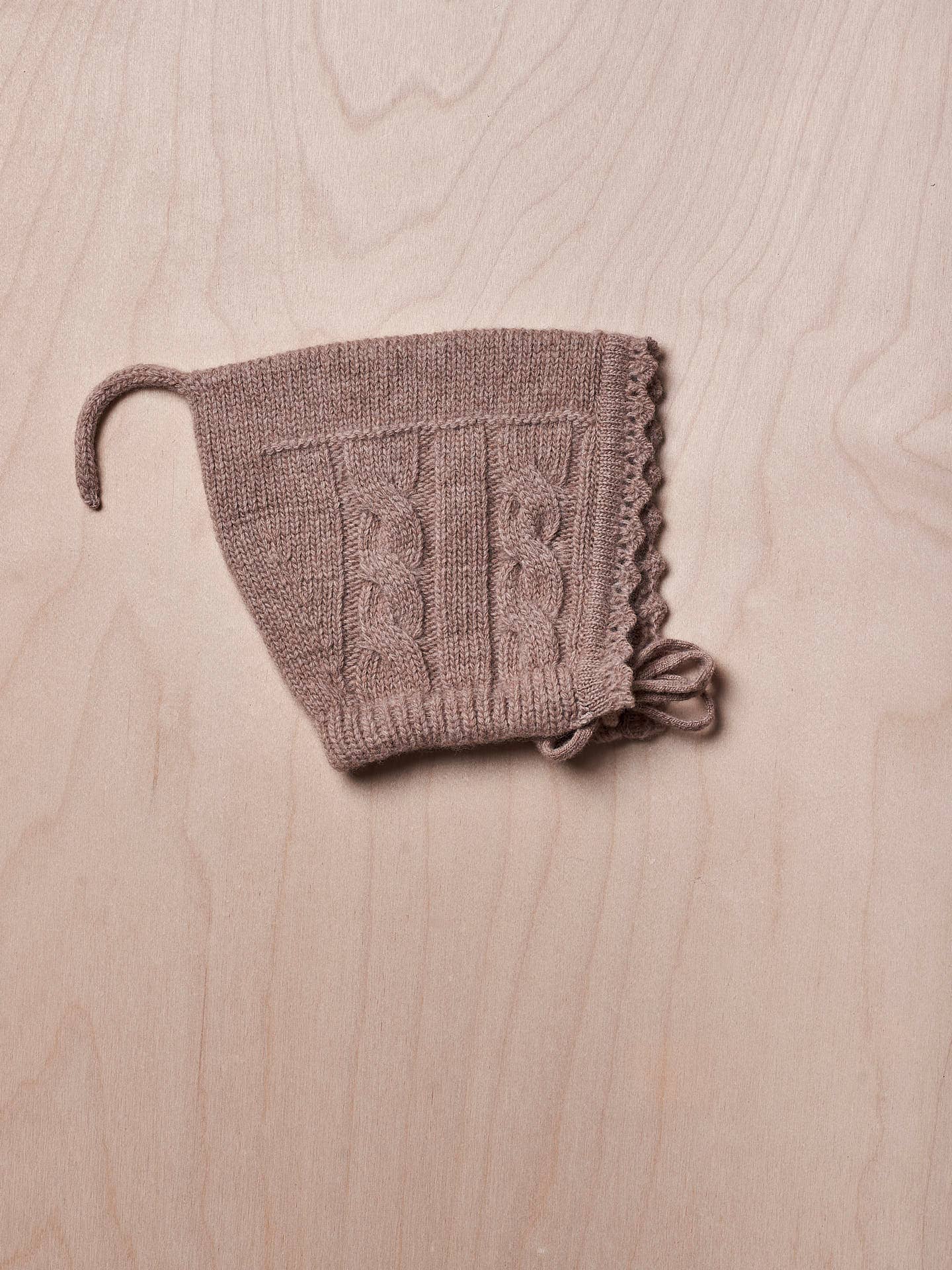 Wedoble: sustainable children's fashion - Wholesale Bonnet - Baby - Bonnet knitted in wool | LOVE IN WINTER DAYS3