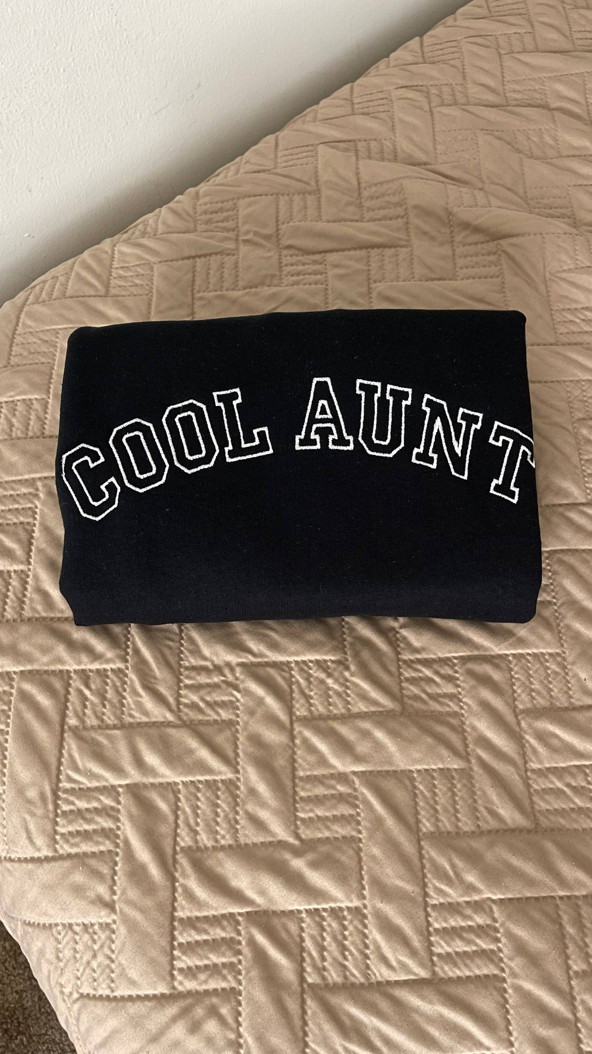 Buleana Boutique and Textiles LLC – wholesale Sweatshirt - Dam – Cool moster broderade crewneck tröjor unisex5