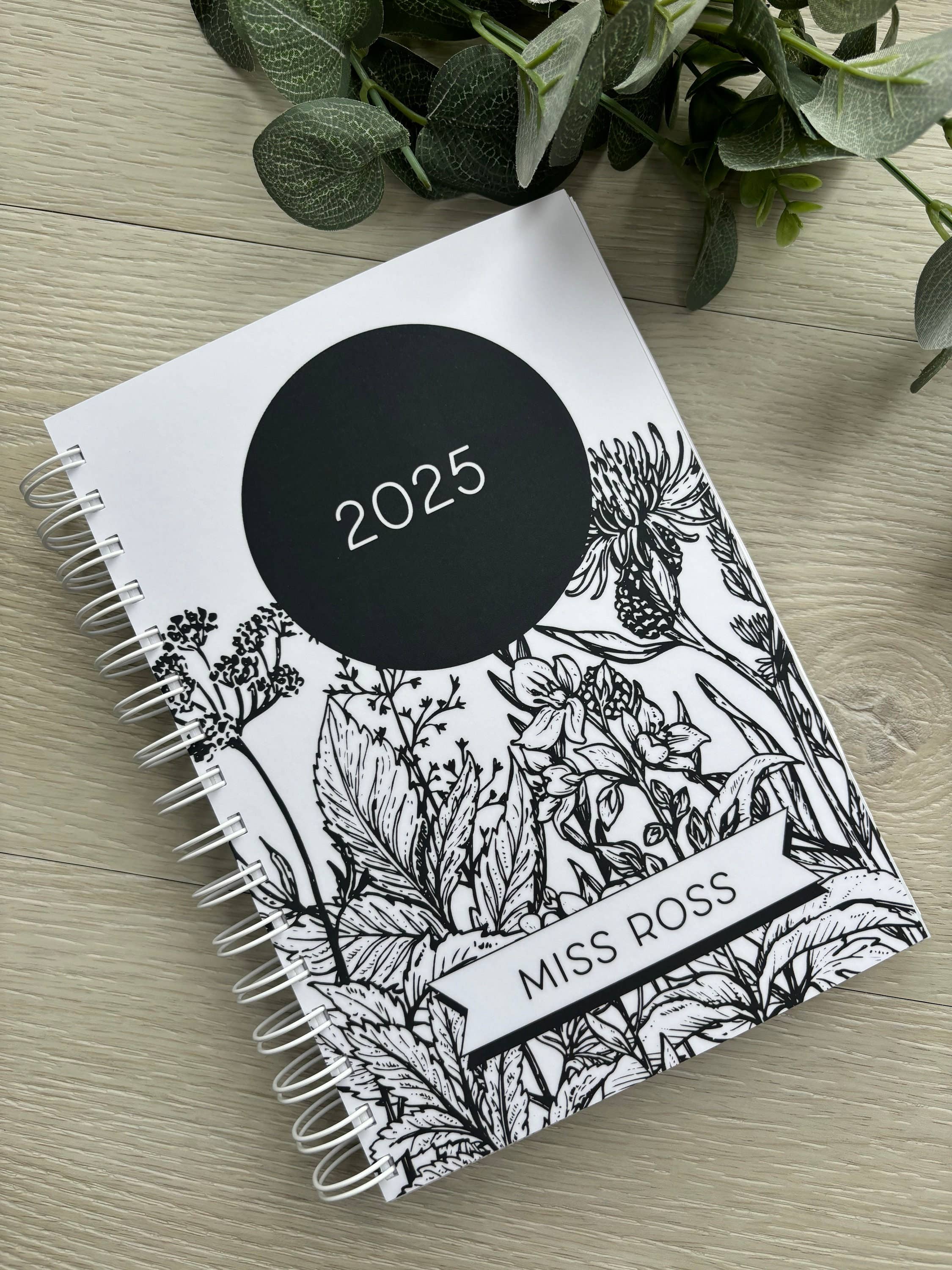SR Creative Studio - Vendita all'ingrosso Planner - Agenda Accademica e Didattica 2025 - Regalo per Insegnante1