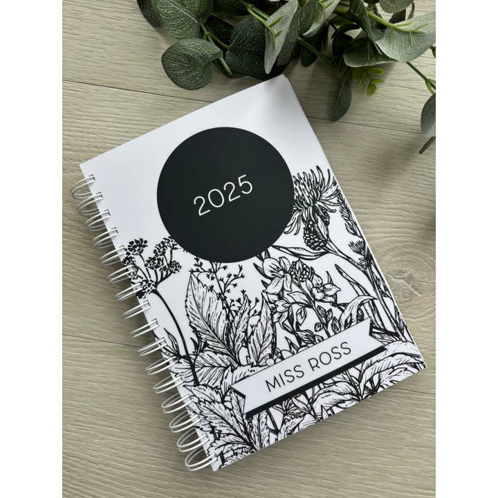 SR Creative Studio - Vendita all'ingrosso Planner - Agenda Accademica e Didattica 2025 - Regalo per Insegnante1