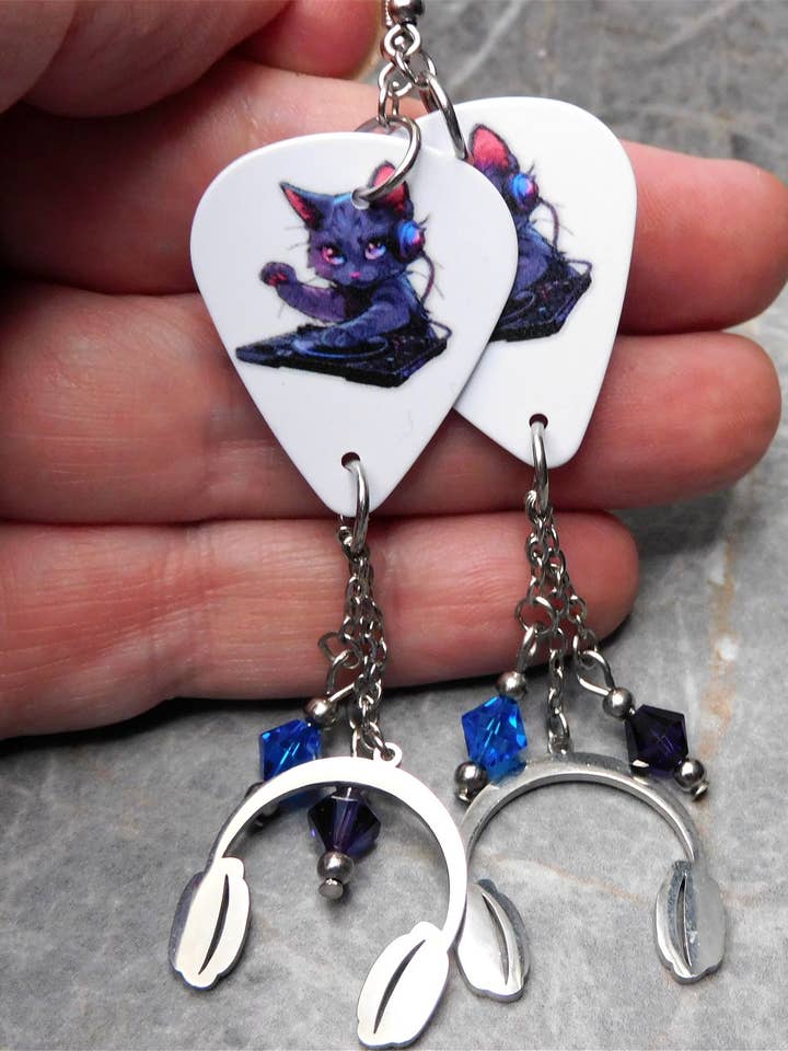 Orecchini con Plettri per Chitarra DJ Black Cat con Pendenti Swarovski per la vendita all'ingrosso da parte di Simply Raevyn