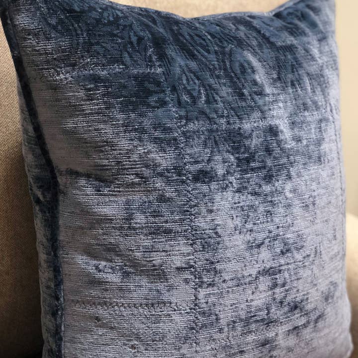Plutus Home Brands – Großhandel Zierkissen – Blaues Luxus-Dekokissen aus Veloursleder