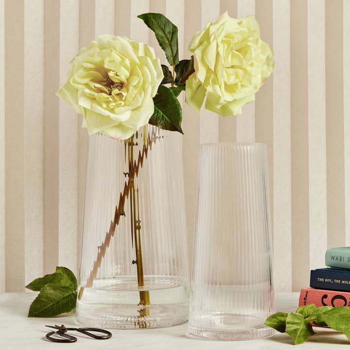 The DRH Collection BV - Wholesale Vase - Empire Clear Glass Vase - Small Flower Vase6