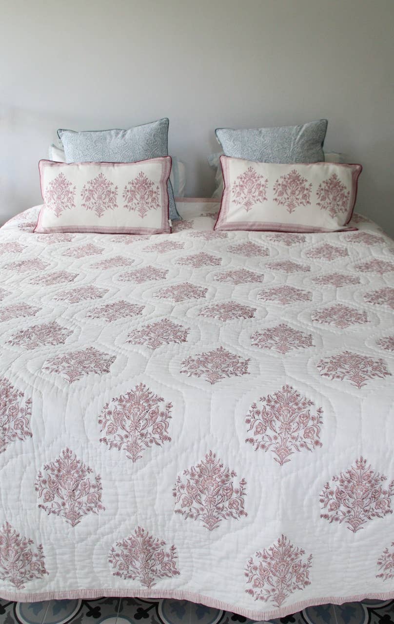 Rozablue – wholesale Dekorativ kudde – Handgjord Varmala Roza-kudde med fyllning, 40 x 70 cm2