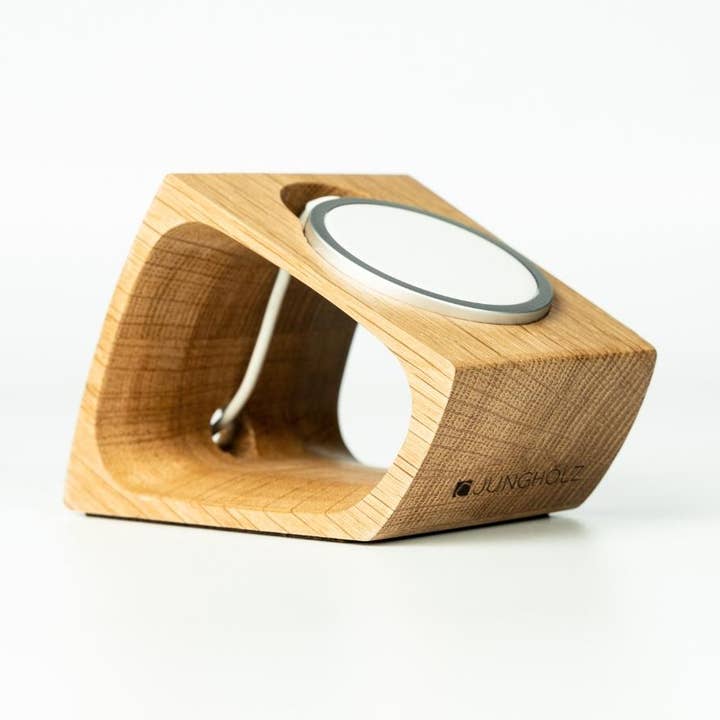 Support MagSafe en bois massif pour la vente par JUNGHOLZ Design