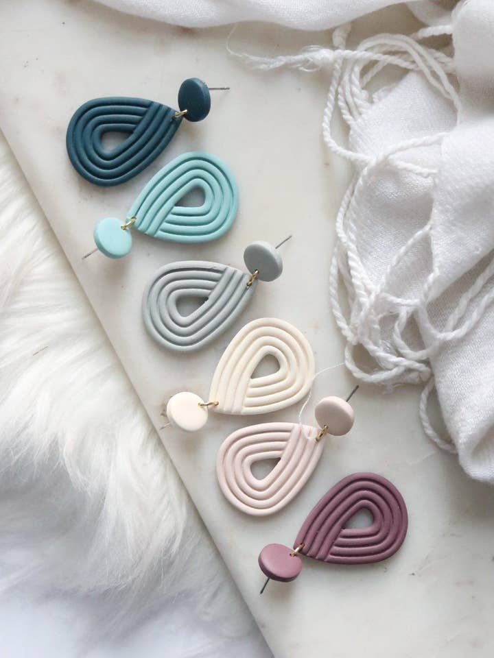 Ellipsvormige oorbellen van polymeerklei | Kies je kleur voor wholesale door Petal & Posy