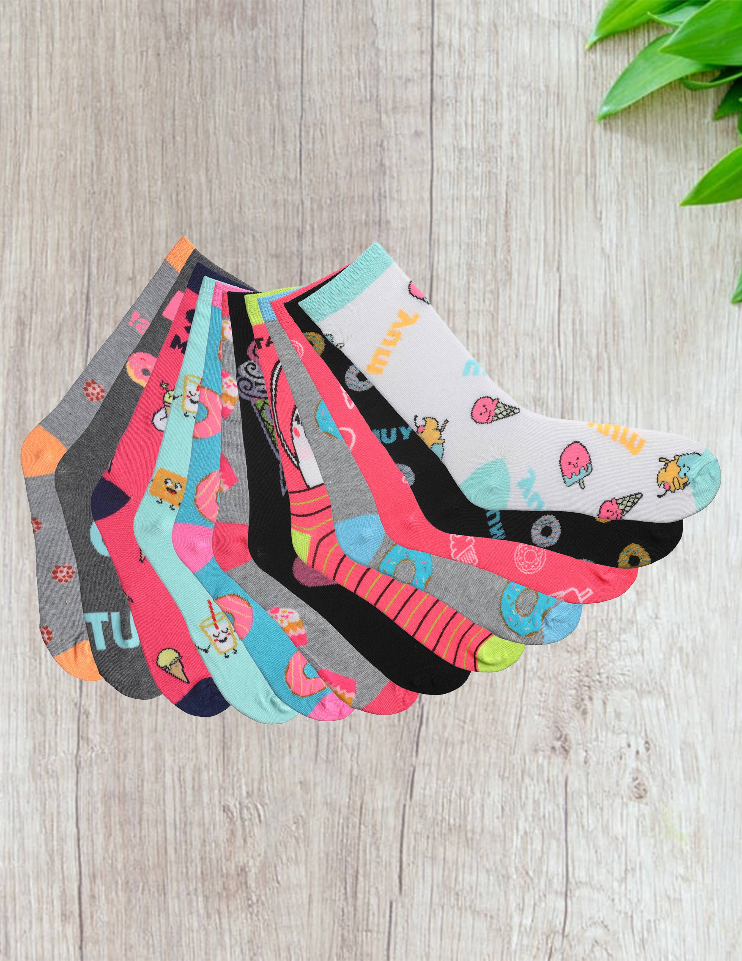 Isadora, Tipi toe, & James Fiallo - Wholesale Socks - Women's - Women's Tipi Toe 6 Pack Plus-Size Cute Crew Socks1