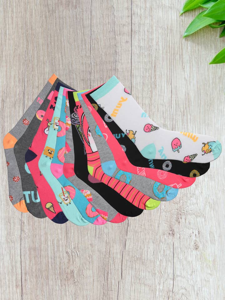 Isadora, Tipi toe, & James Fiallo - Wholesale Socks - Women's - Women's Tipi Toe 6 Pack Plus-Size Cute Crew Socks1