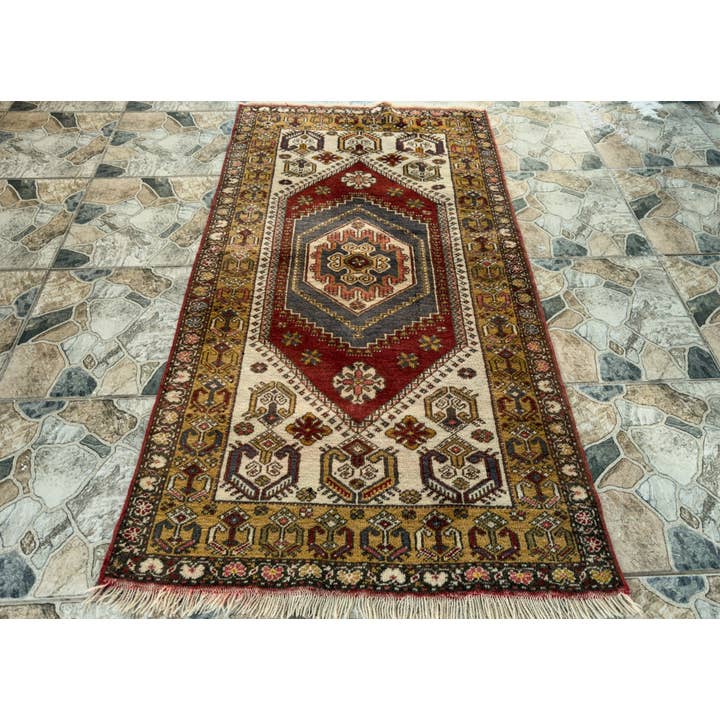 Tapis en laine Oushak turc vintage tribal 3,2x5,9 pieds pour la vente par Oushak Rugs