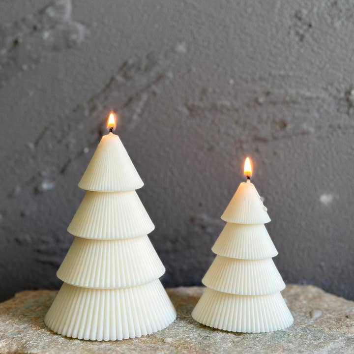 LA AROMA CANDLE CO. - Wholesale Novelty Candle - Ribbed Christmas Tree Candle (1pc)