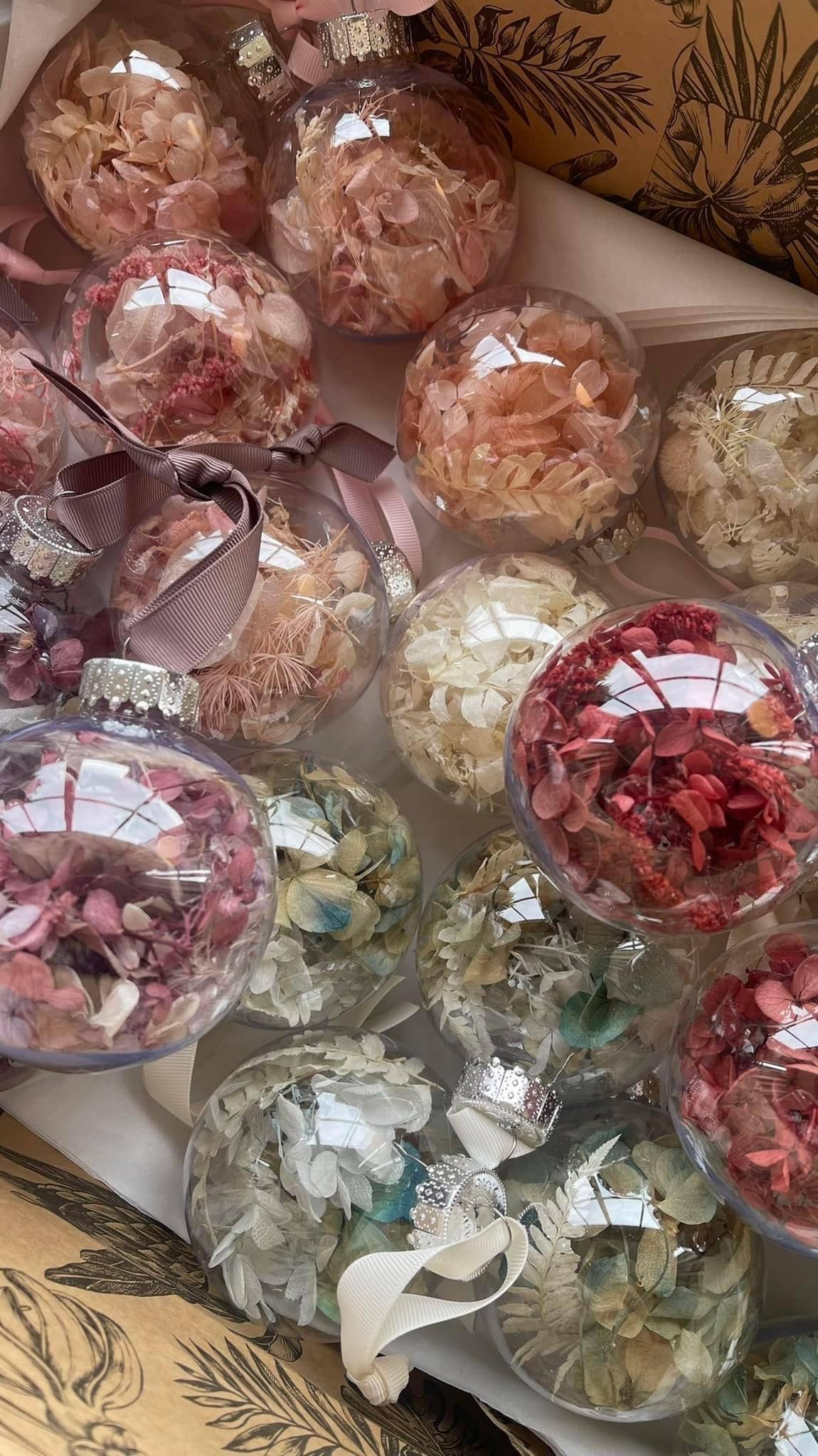 Moss and Magnolia - Wholesale Christmas Decoration - Opening Packages (Christmas Baubles)11