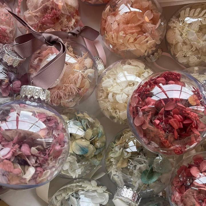 Moss and Magnolia - Wholesale Christmas Decoration - Opening Packages (Christmas Baubles)11
