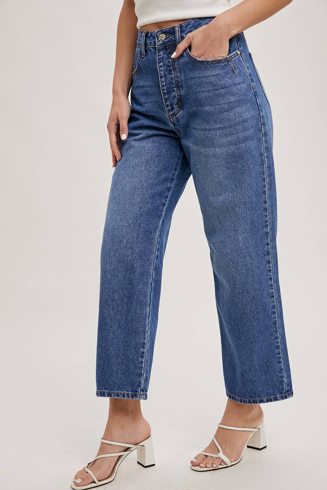 Bluivy - Wholesale Jeans - Women's - DENIM MID-RISE WIDE LEG CROPPED JEANS21