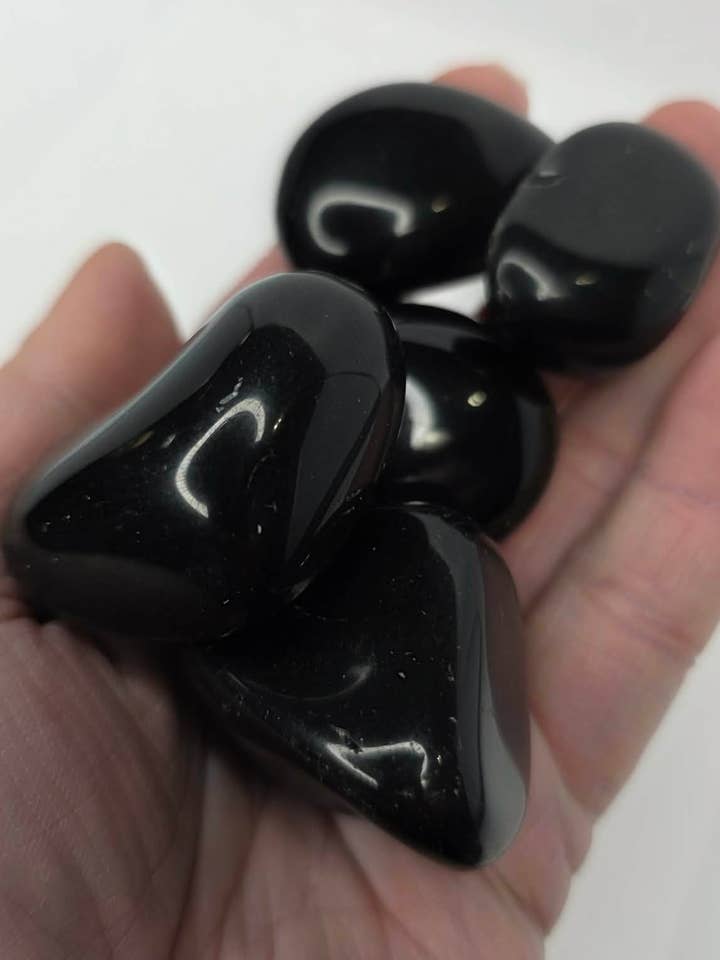 Pierre de paume en obsidienne noire (1,5"–2") 1,1LB pour la vente par The Mystical Moons