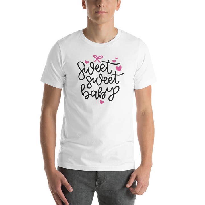 Det är en unisex t-shirt för tjejer för wholesale av Souverista