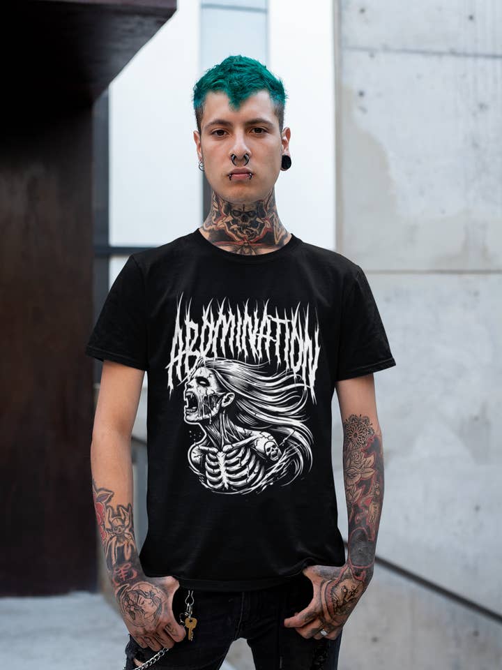T-shirt Zombie Métal Alternatif Gothique, Abomination pour la vente par Wickedly Divine Shop