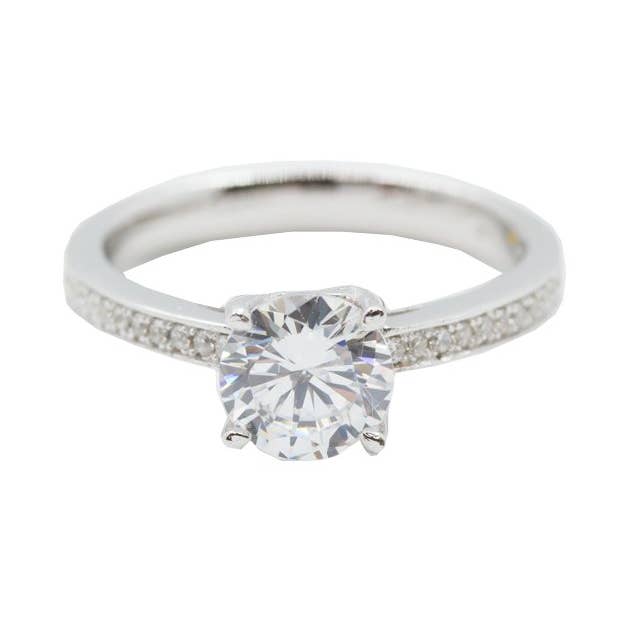 Bague en zircone cubique pavée taille princesse pour la vente par Aurora Jewels