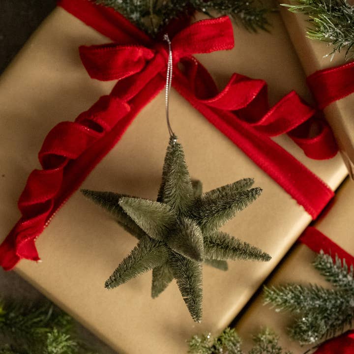 ORNEMENT ÉTOILE EN FORME DE BOUTEILLE VERTE pour la vente par Ragon House