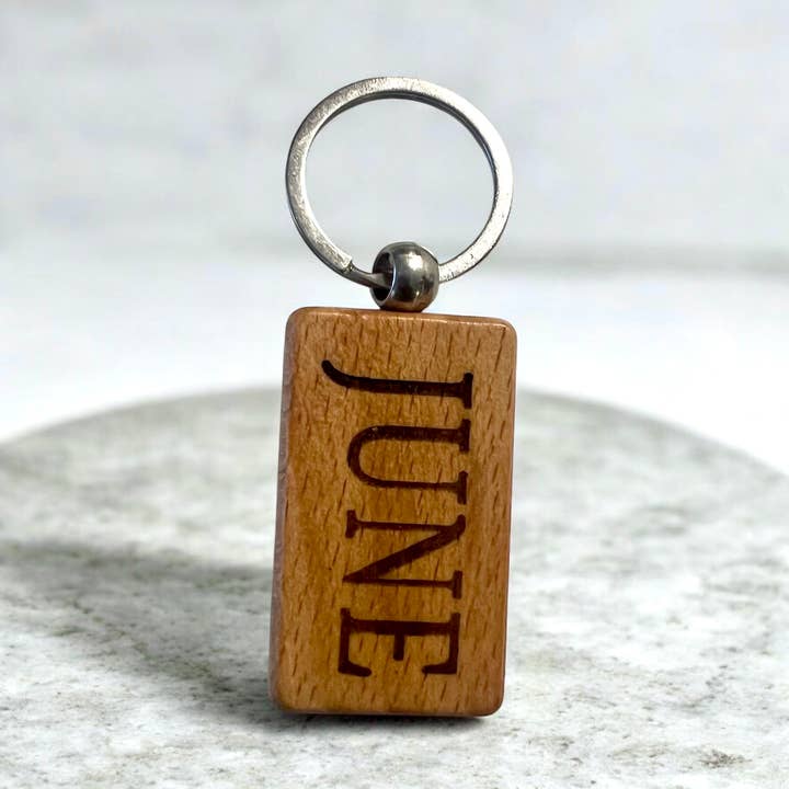 COLECCIÓN SUZANNE DIANNE - LLAVERO DE MESES - JUNIO para venta al por mayor de Suzanne Dianne Collection