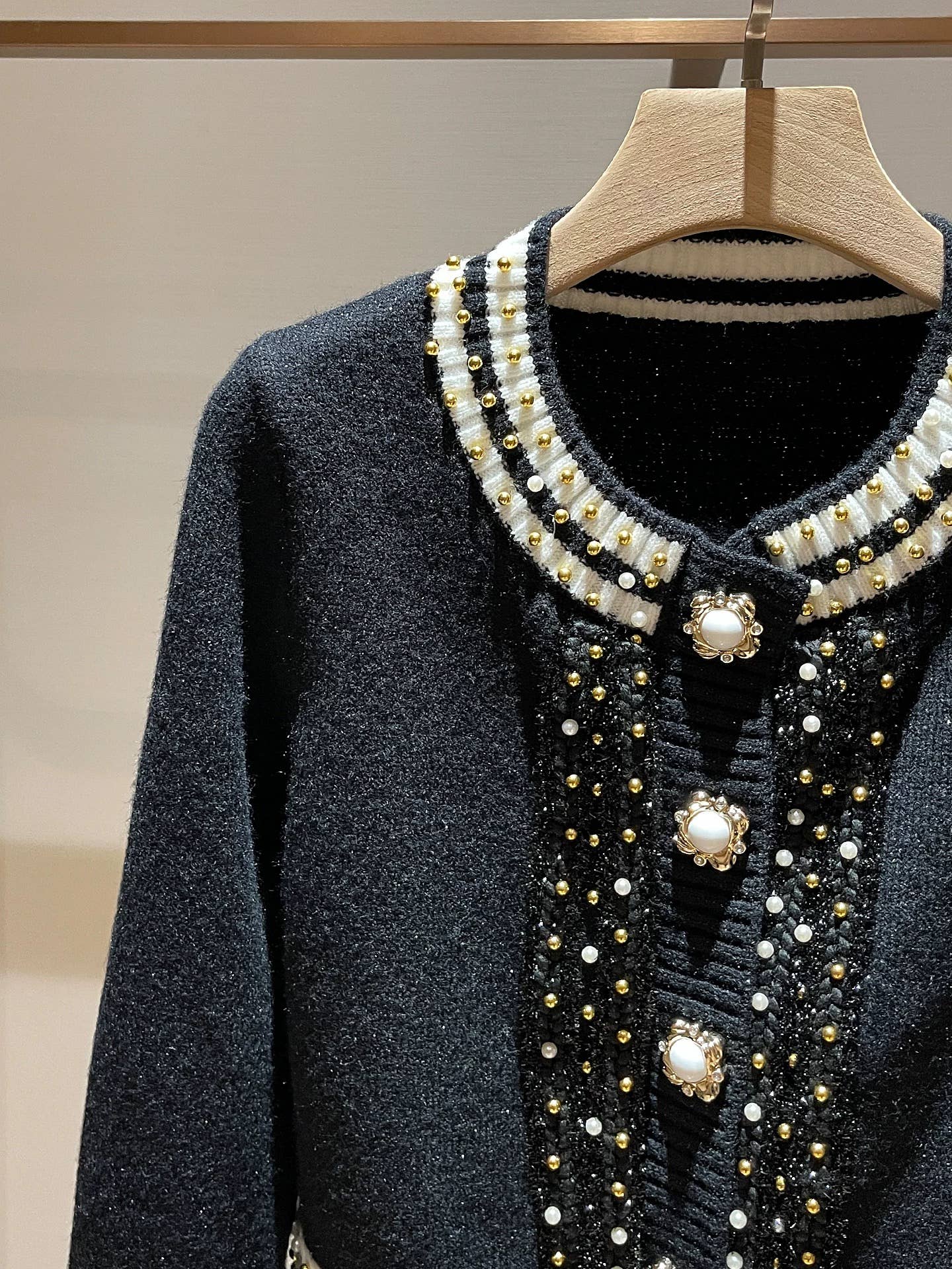 Productseeker - Vendita all'ingrosso Cardigan - Donna - JK245 2025 Cardigan in Maglia con Perline Vintage per Autunno Inverno4