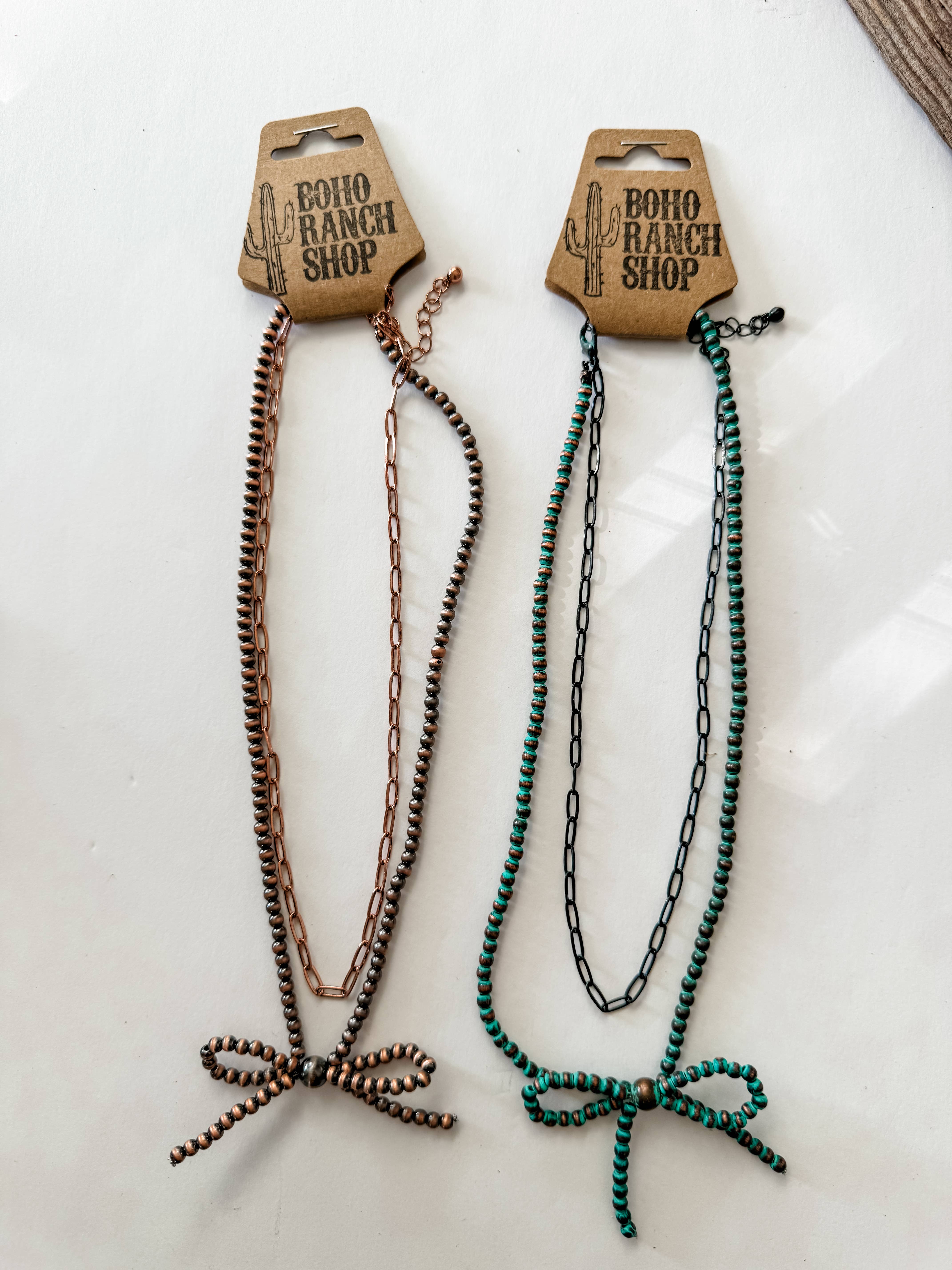 Boho Ranch Shop – Colar pingente/pendente por atacado – Colar em Camadas com Laço de Pérolas Estilo Navajo Coquette1