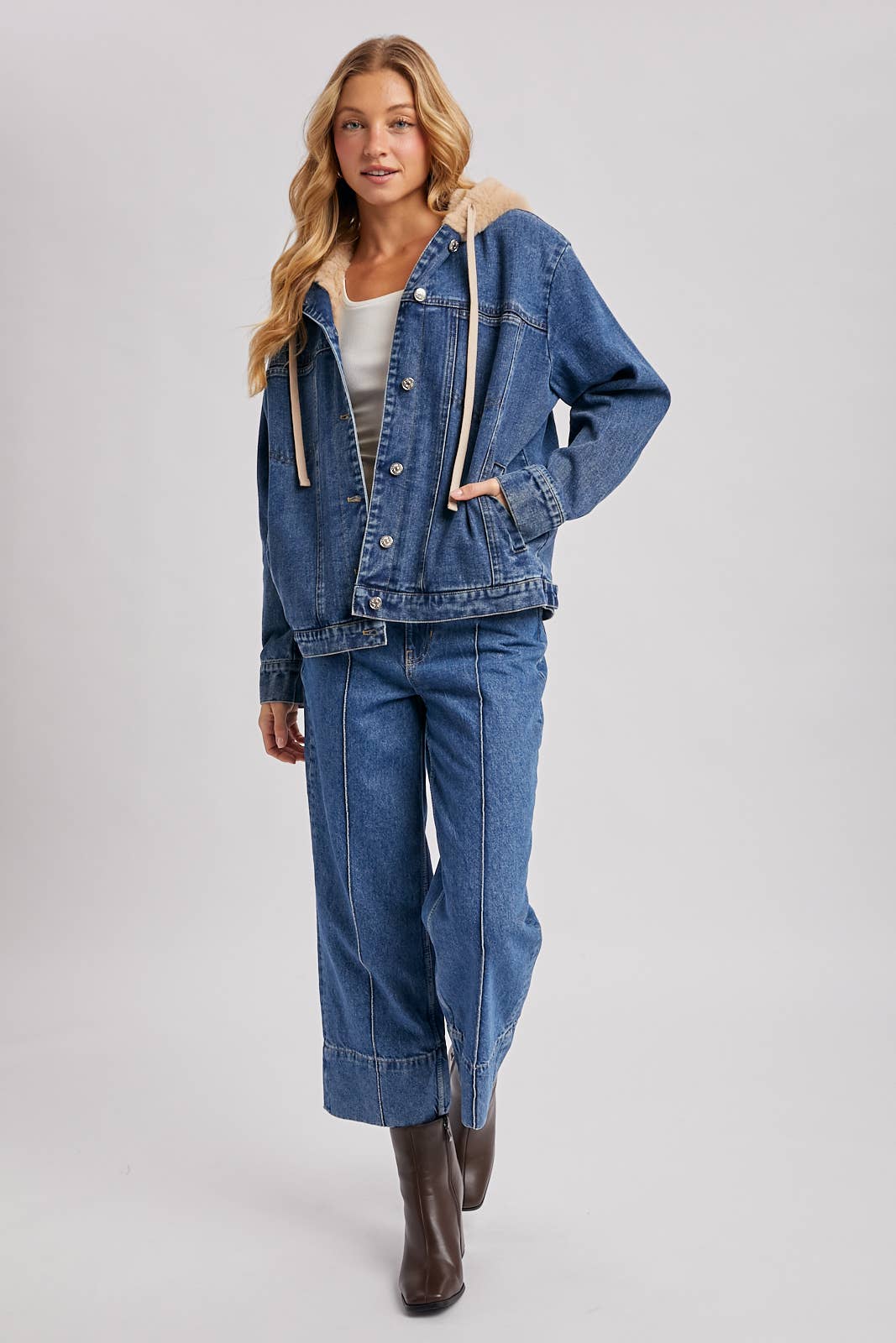 Bluivy – Casaco de ganga - Mulher por atacado – CASACO DE GANGA COM CAPUZ DE PELO SINTÉTICO E BOTÕES7