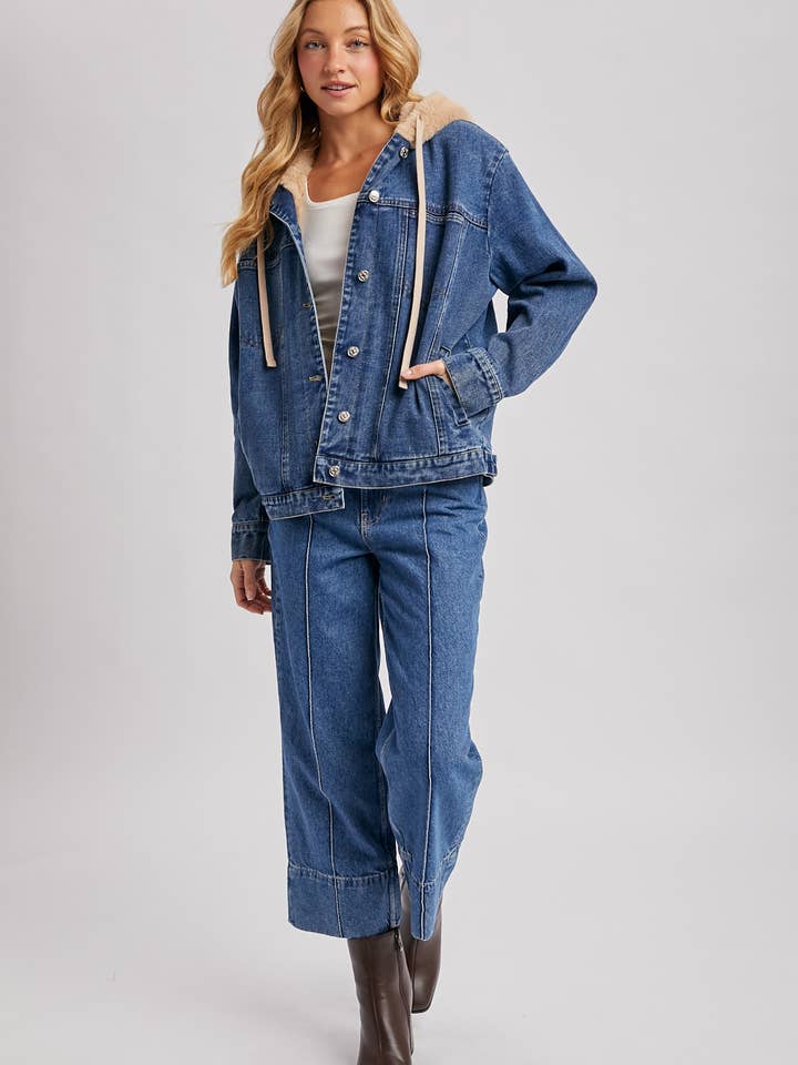 Bluivy – wholesale Jeansjackor – Dam – Knäppt jeansjacka med fuskpäls och huva7