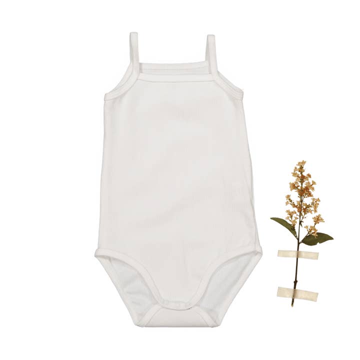 Grenouillère The Tank - Blanc pour la vente par Lovely Littles
