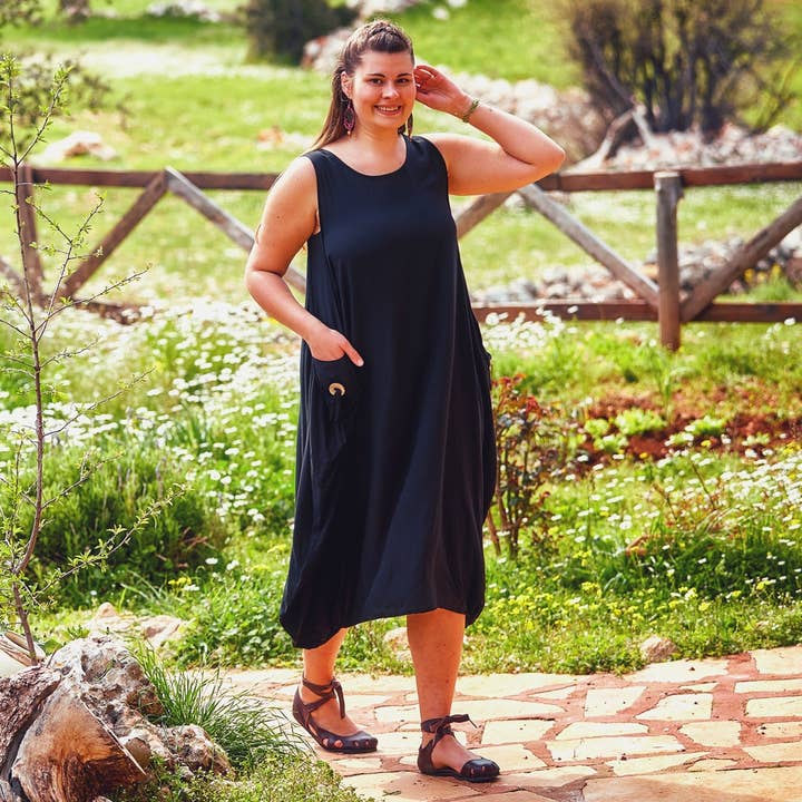 Tasche laterali senza maniche con bottoni Abito nero taglie forti per la vendita all'ingrosso da parte di Los Banditos