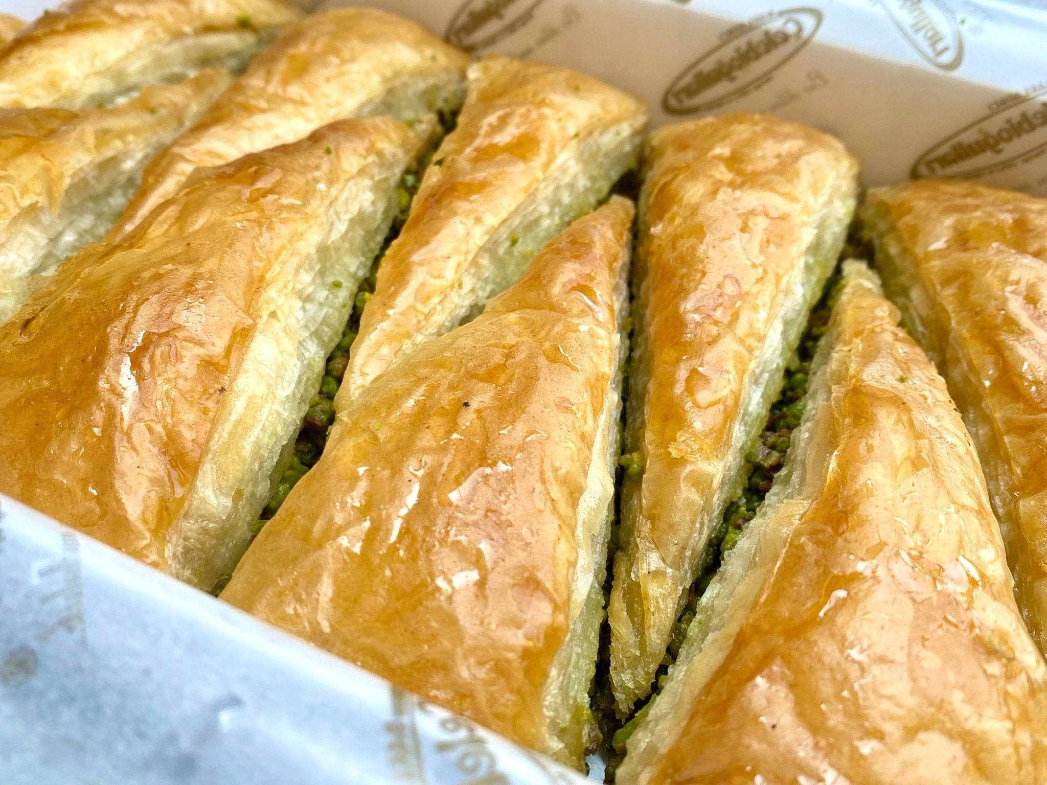 Aladdin - Wholesale Cake Mix - Celebiogullari | Antep Carrot Slice Baklava with Pistachio5