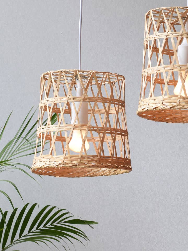 Rustieke hanglamp van geweven bamboe voor wholesale door Lanna Passa